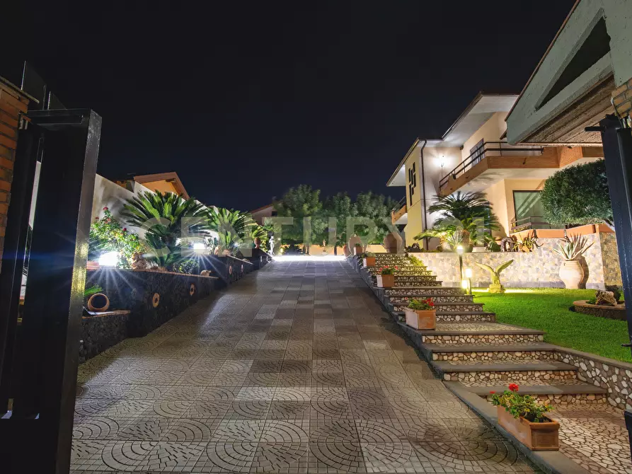Immagine 73 di Villa in vendita  in Via Salemi 19 a Mascalucia