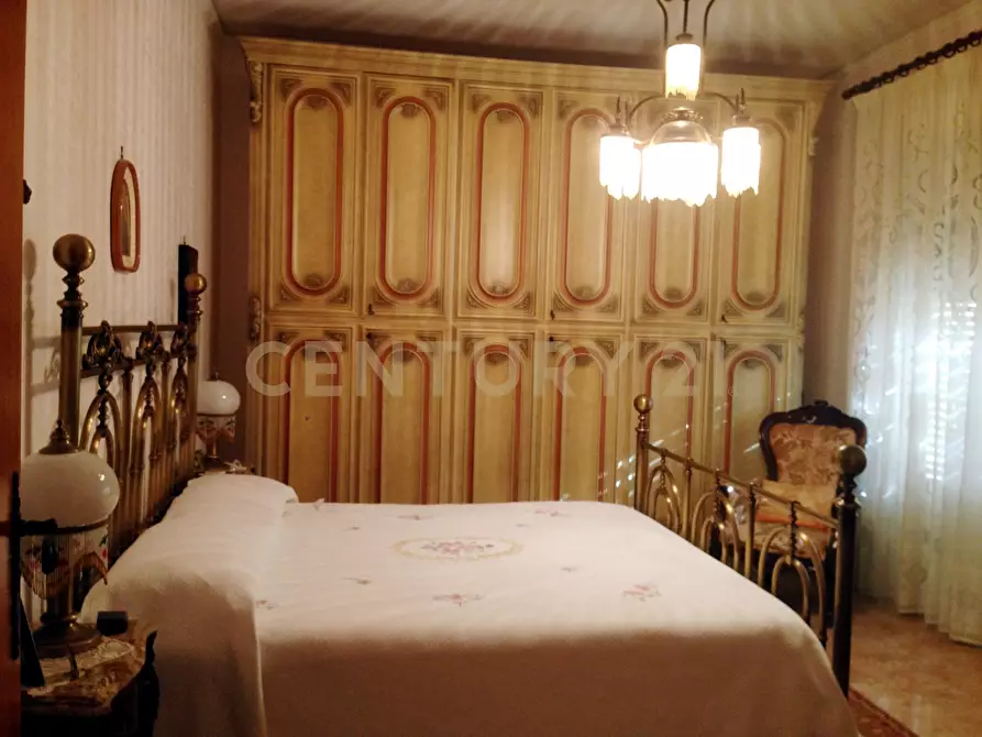 Immagine 18 di Pentalocale in vendita  in Via Mattia Preti 2 a Siracusa