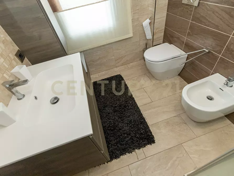 Immagine 28 di Pentalocale in vendita  in Viale Carmine Caruso 10 a Motta Sant'anastasia