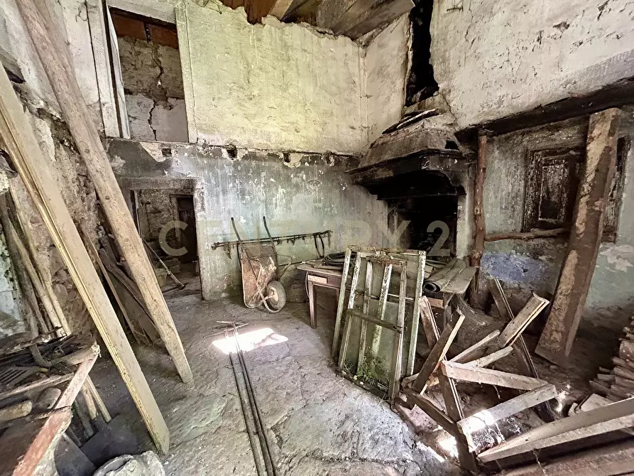 Immagine 4 di Rustico / casale in vendita  in Contrada Tezze snc a Velo Veronese