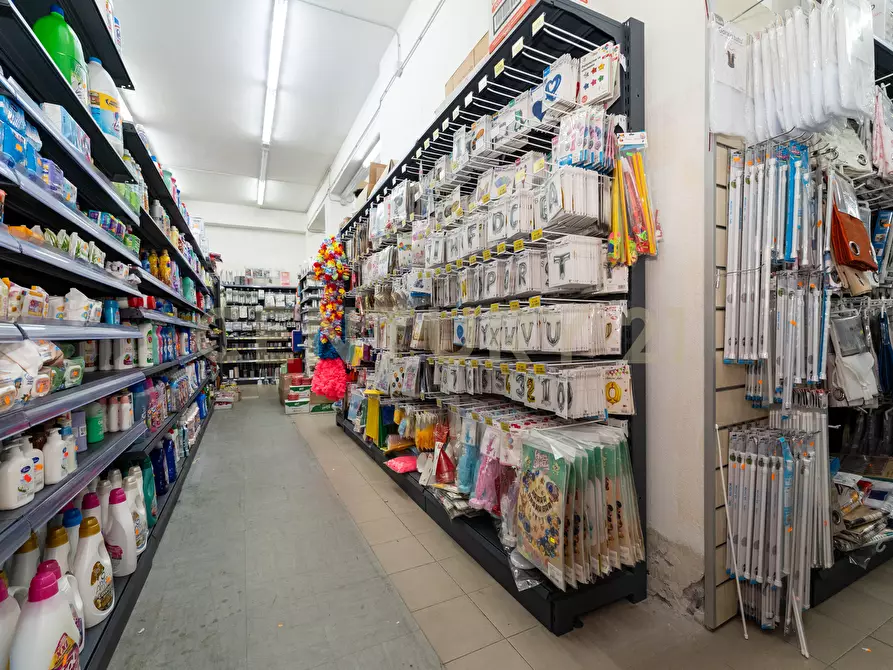 Immagine 14 di Attività commerciale in vendita  in Via Nizzeti 6 a Aci Catena