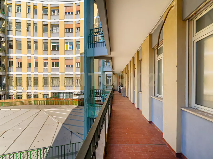 Immagine 13 di Pentalocale in vendita  in Corso Sicilia 64 a Catania