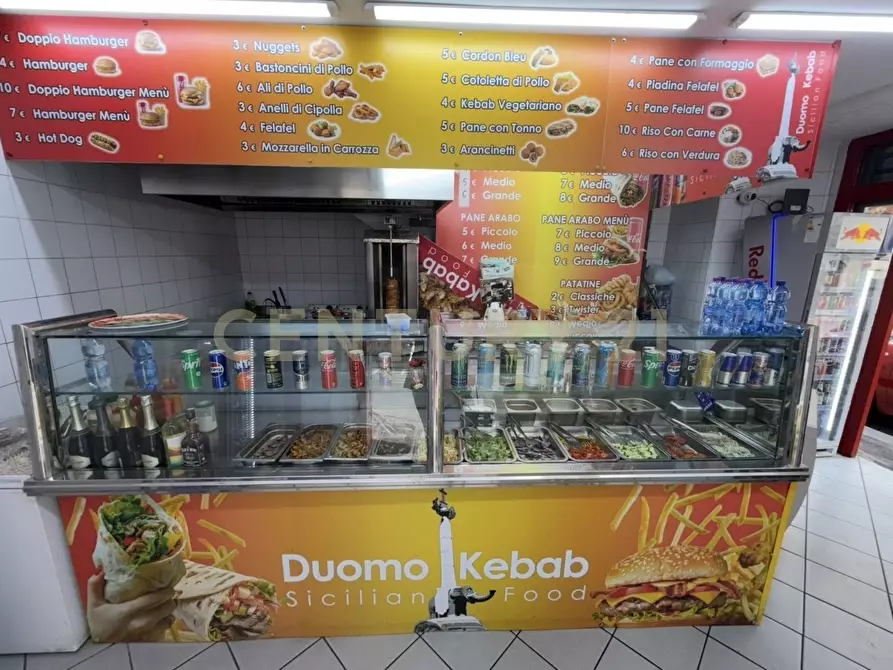 Immagine 5 di Attività commerciale in vendita  in Via Vittorio Emanuele II 218 a Catania