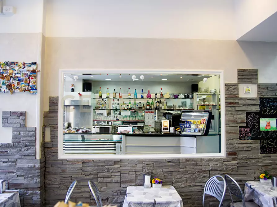 Immagine 1 di Bar / Ristorante in vendita  in Via Tripolitania 203 a Roma