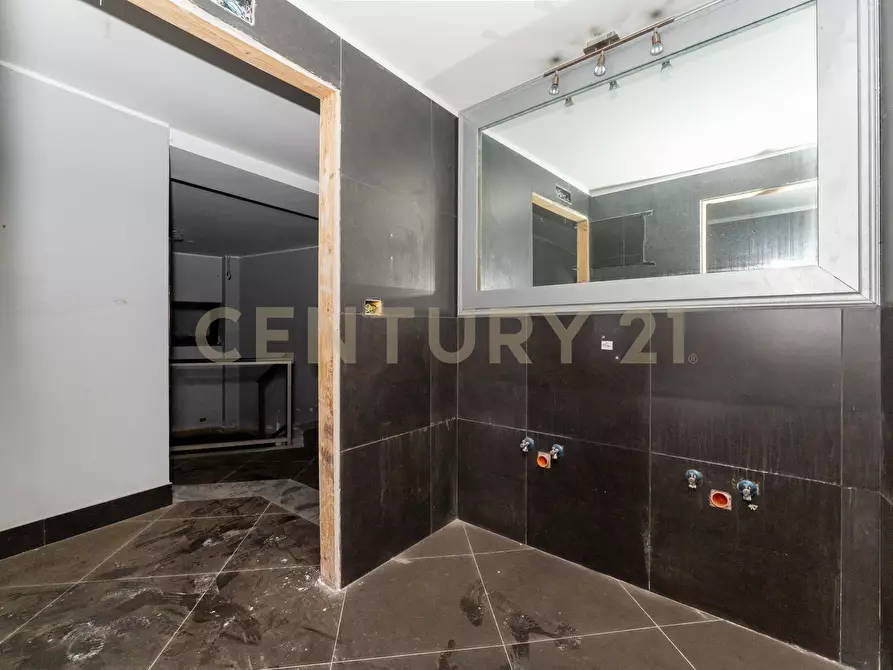 Immagine 10 di Attività commerciale in affitto  in Via Paolo Lopis 19/M a Catania