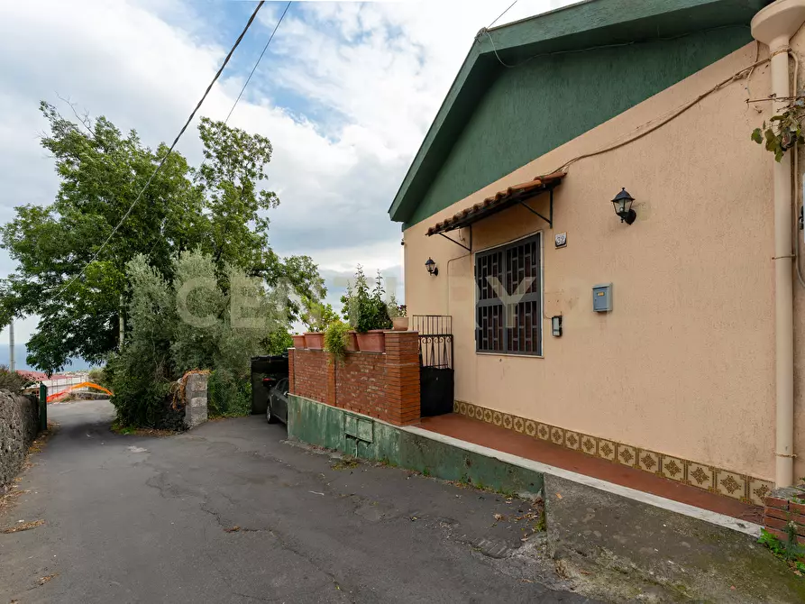 Immagine 1 di Villa in vendita  in Via di Bartolo a San Gregorio Di Catania