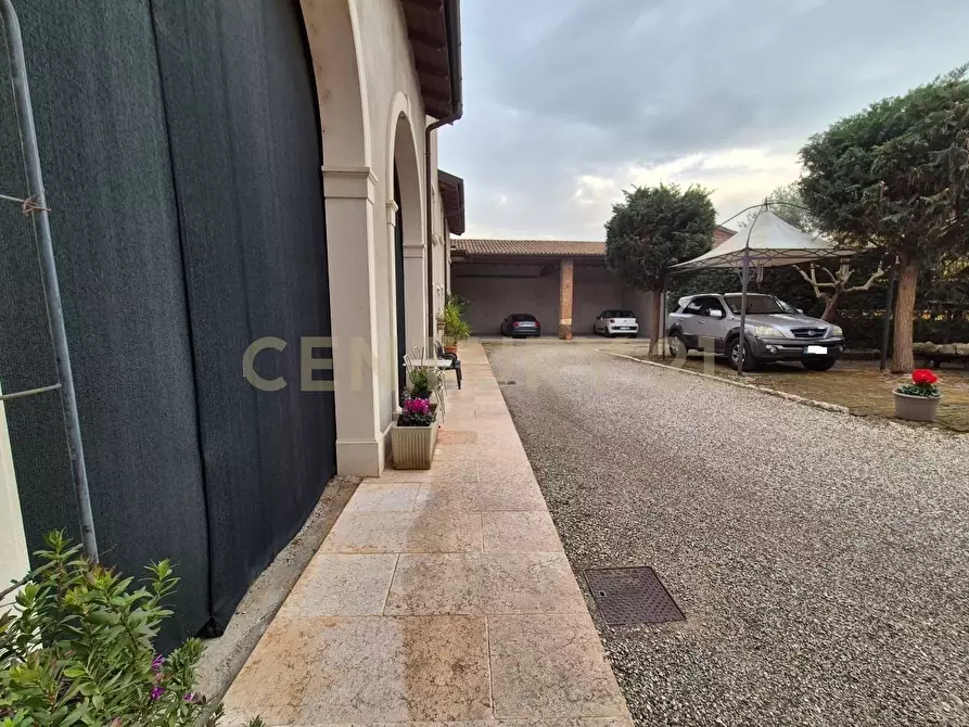 Immagine 3 di Palazzo in vendita  in Via Sasse snc a Verona