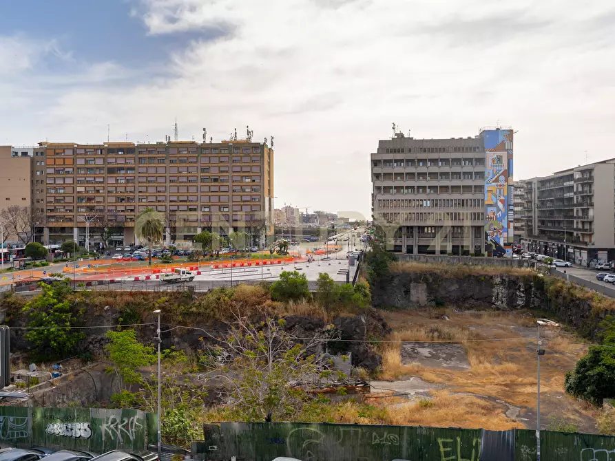 Immagine 46 di Pentalocale in vendita  in Corso Sicilia 64 a Catania