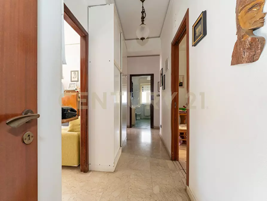 Immagine 24 di Pentalocale in vendita  in Via Fratelli Bandiera 13 a Gravina Di Catania