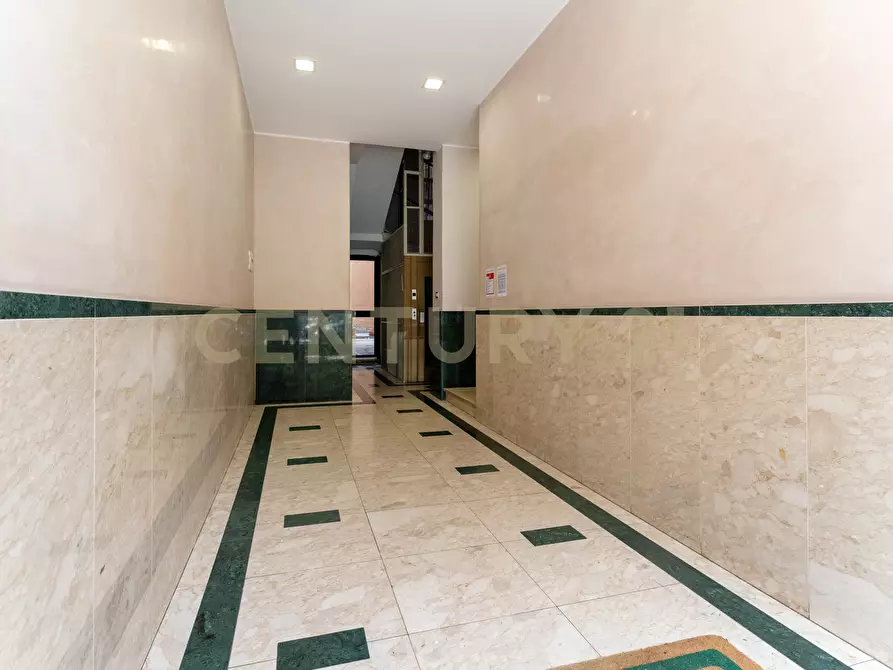 Immagine 11 di Pentalocale in vendita  in Corso delle Province 124 a Catania