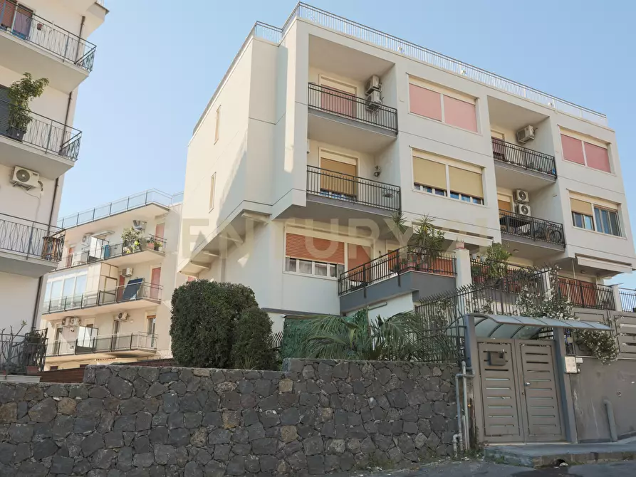 Immagine 1 di Appartamento in vendita  in Via Renato Fucini 1 a Catania
