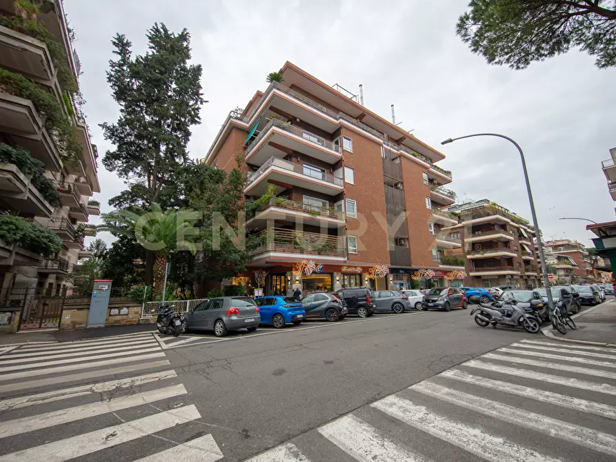 Immagine 44 di Trilocale in vendita  in Via Bevagna 56 a Roma