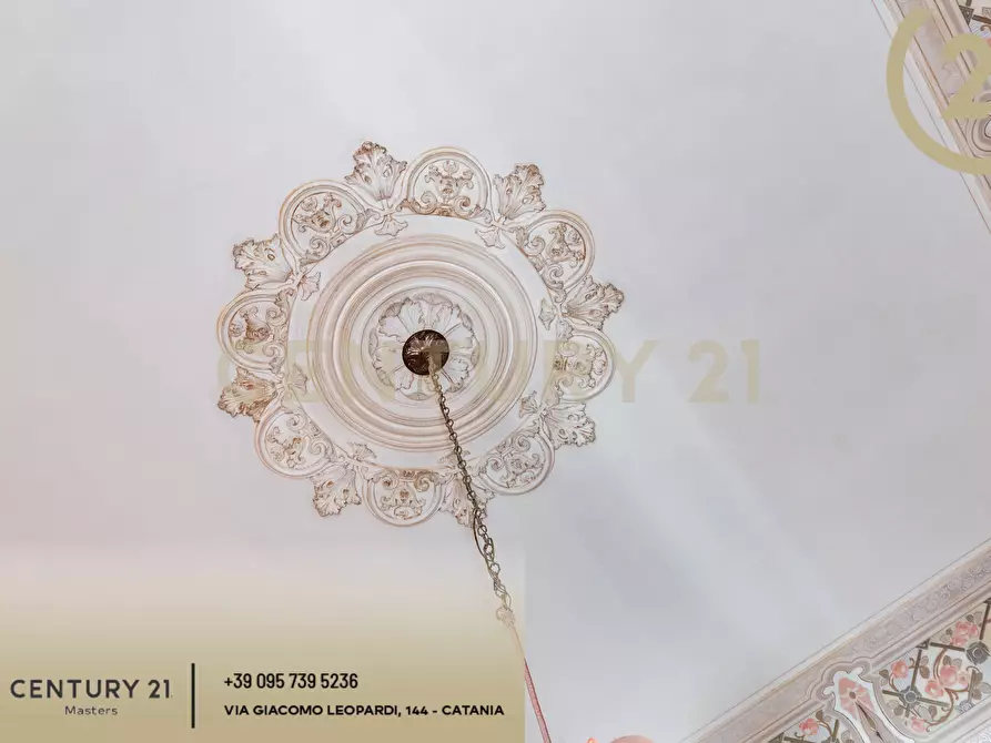 Immagine 92 di Pentalocale in vendita  in Via Etnea 196 a Catania