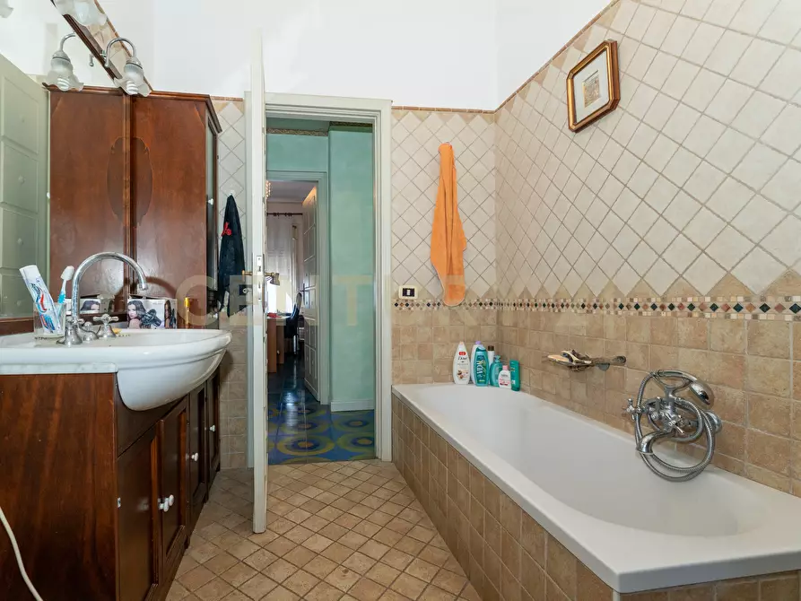 Immagine 34 di Pentalocale in vendita  in Via Madonna delle Lacrime 64 a Catania