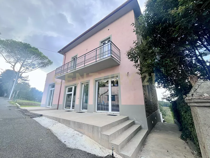 Immagine 8 di Villa in vendita  in Piazza Barbana 35 a Scansano