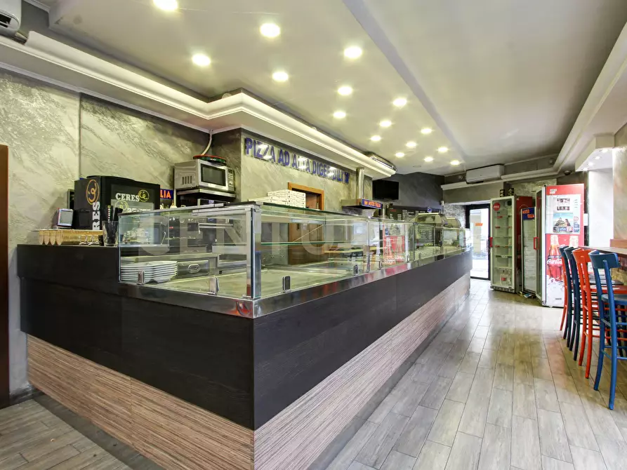 Immagine 2 di Pizzeria / Pub in vendita  in Via Montebuono 1 a Roma
