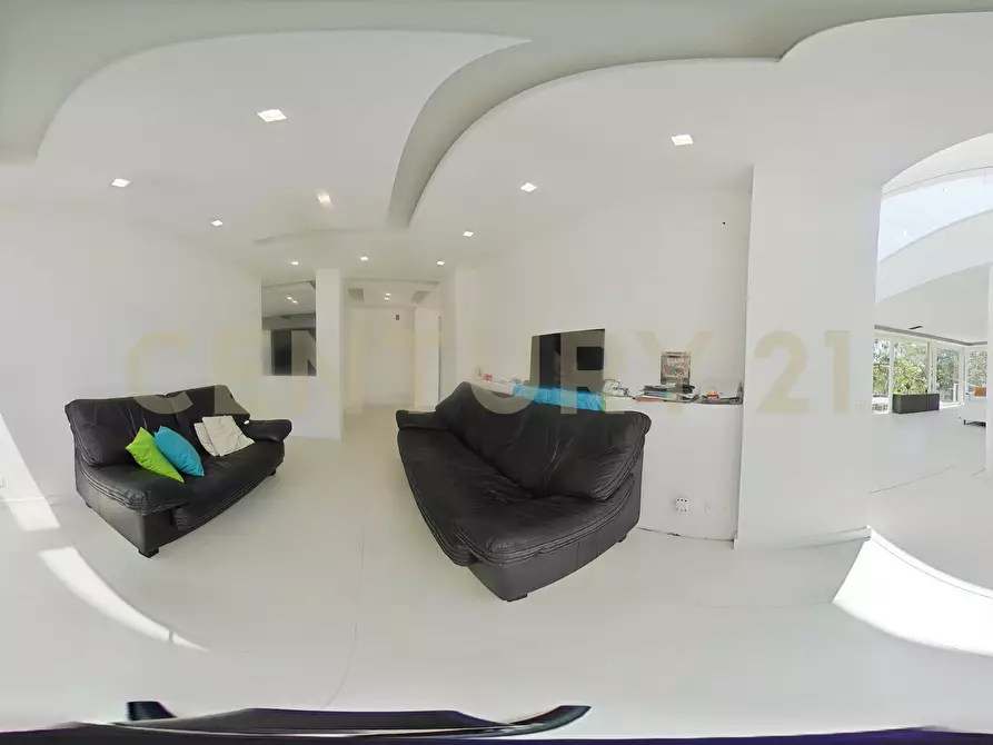 Immagine 97 di Villa in vendita  in SS284 a Adrano