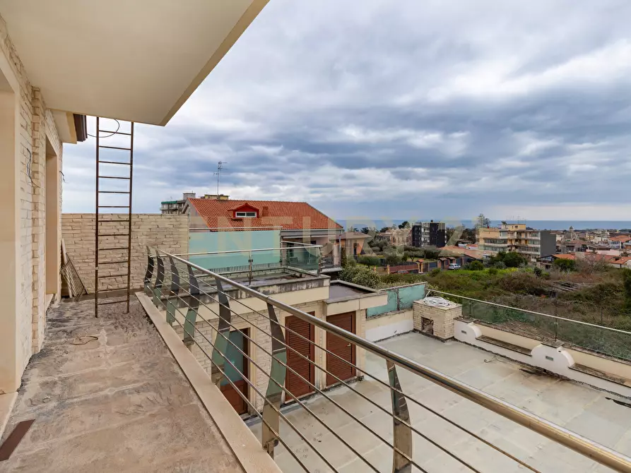 Immagine 53 di Pentalocale in vendita  in Via Lorenzo Maddem 67 a Acireale