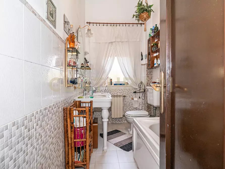 Immagine 10 di Pentalocale in vendita  in Via Pulei 49A a Mascalucia