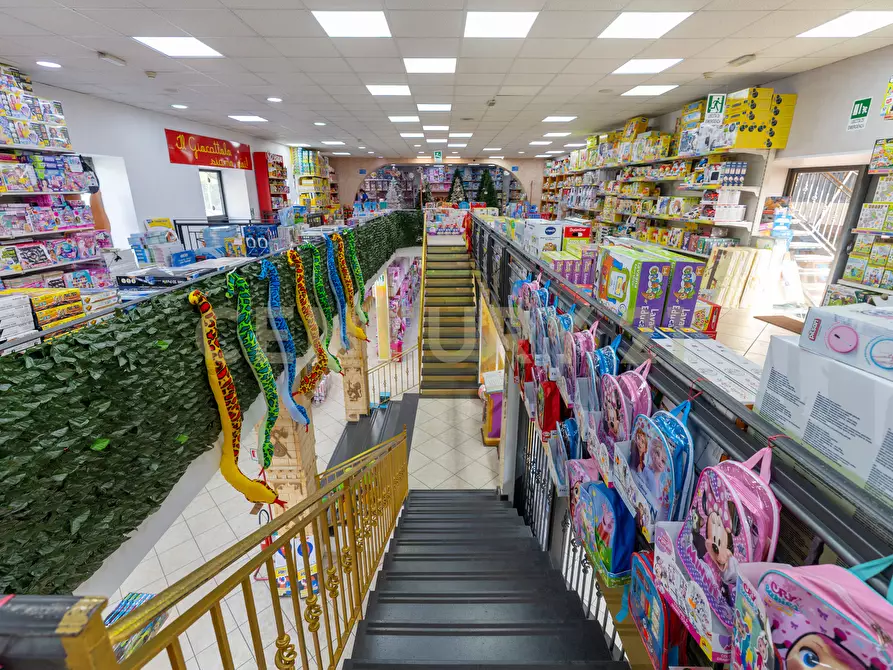 Immagine 50 di Locale commerciale in vendita  in Via Passo Gravina 150 a Catania