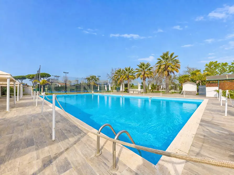 Immagine 1 di Attività commerciale in vendita  in Via Fratelli Maristi 14 a Roma