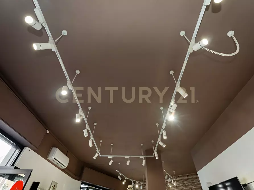 Immagine 25 di Attività commerciale in vendita  in Via Vittorio Emanuele 214 a Belpasso