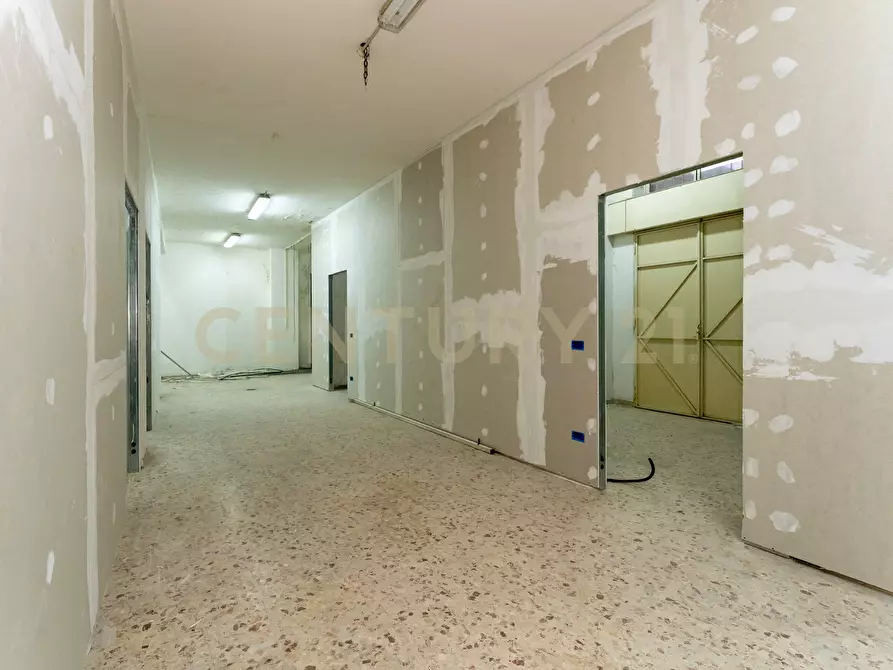 Immagine 14 di Pentalocale in vendita  in Via Duca Degli Abruzzi 54 a Catania