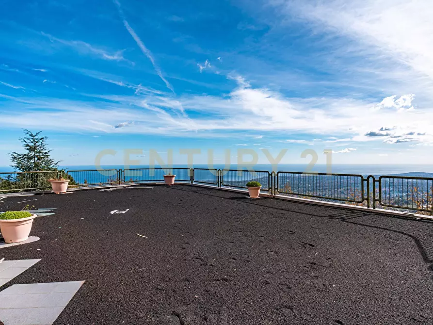 Immagine 9 di Capannone industriale in vendita  in Via Cassone 75 a Zafferana Etnea