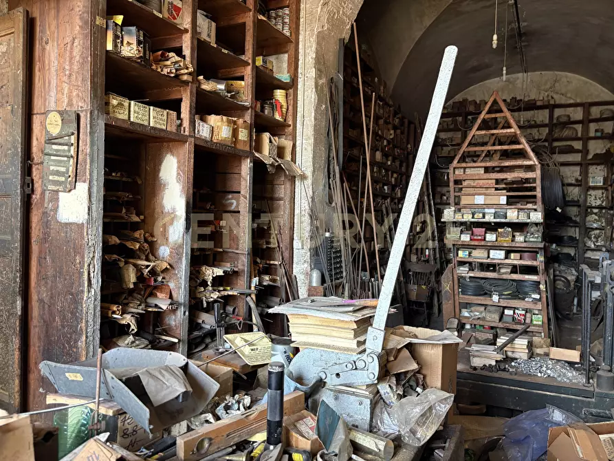 Immagine 17 di Locale commerciale in vendita  in Via 6 Aprile 61 a Catania