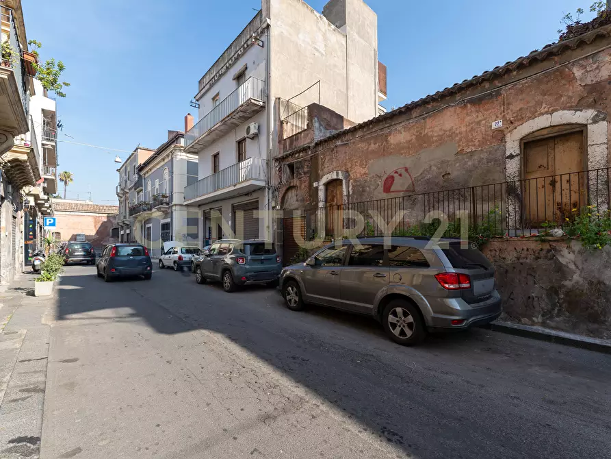 Immagine 1 di Casa indipendente in vendita  in Via Ittar 24 a Catania