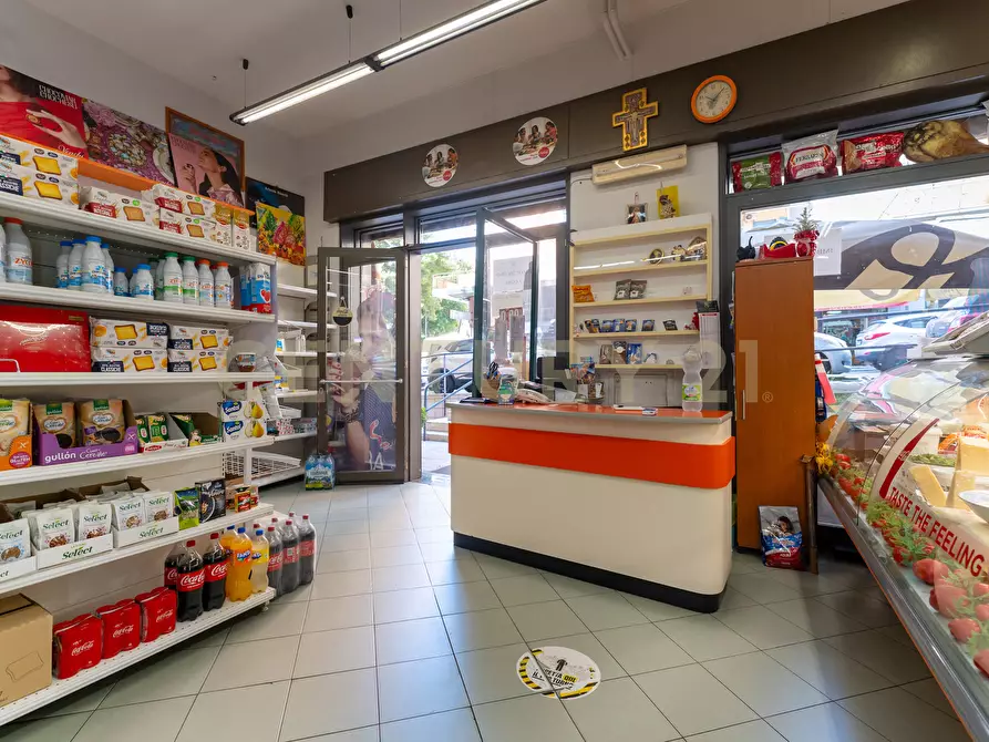 Immagine 1 di Locale commerciale in vendita  in Via Caronda 440 a Catania
