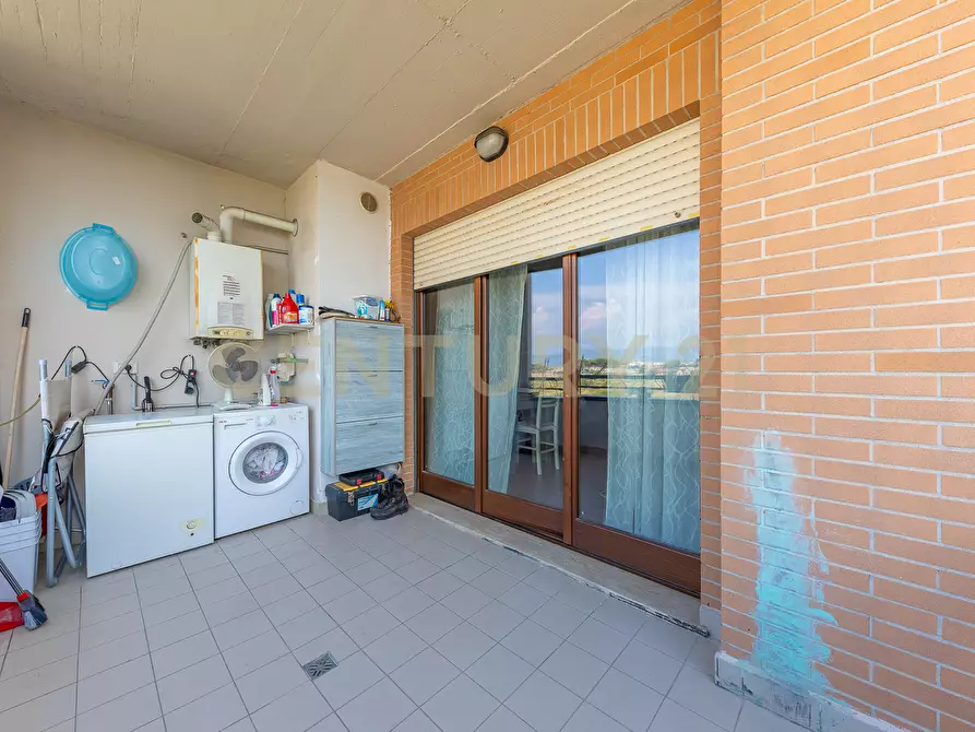 Immagine 32 di Bilocale in vendita  in Via Raffaello Liberti 163 a Roma