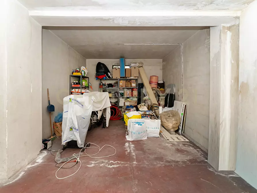 Immagine 41 di Quadrilocale in vendita  in Via Giolitti Giovanni SNC a Gravina Di Catania