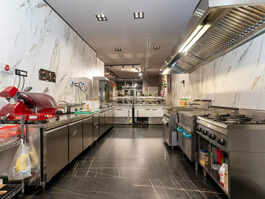 Immagine 24 di Attività commerciale in vendita  in Corso Indipendenza 131 a Catania