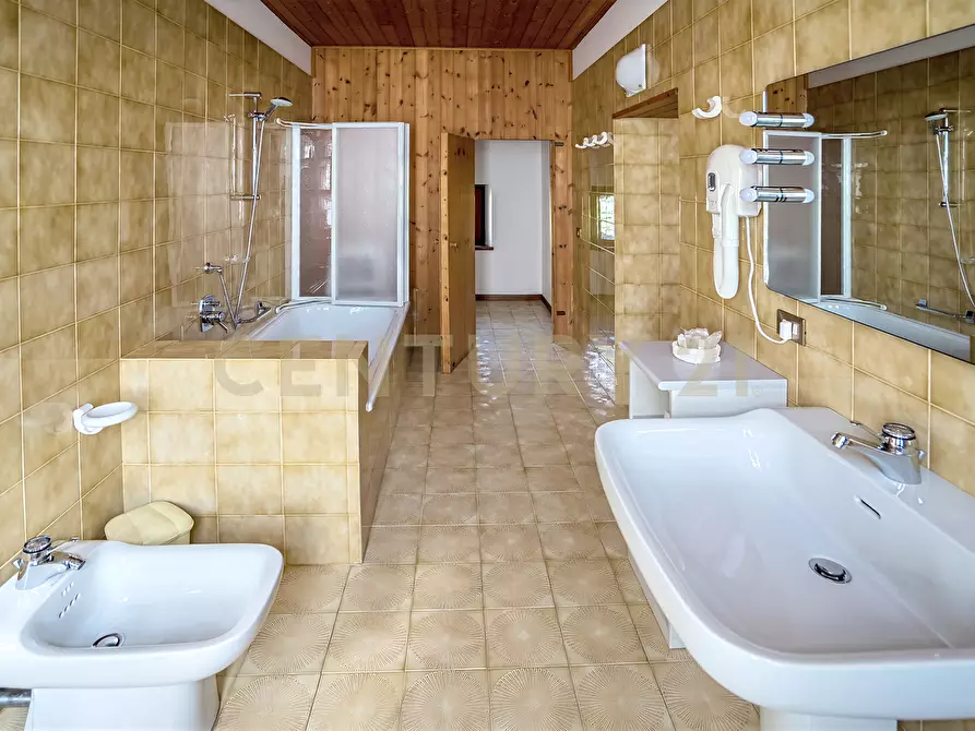 Immagine 95 di Villa in vendita  in Via Adige 25 a Brentino Belluno