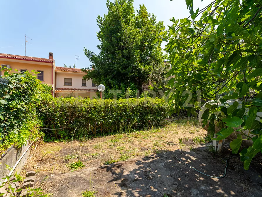 Immagine 50 di Villa in vendita  in Via Libertà 1 a Mascalucia