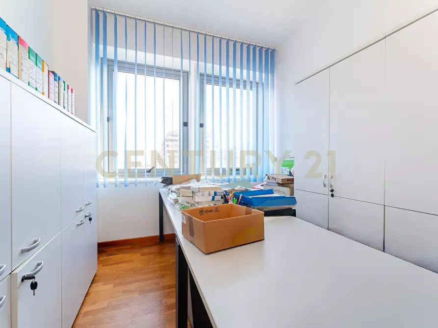 Immagine 27 di Pentalocale in vendita  in Corso Sicilia 64 a Catania