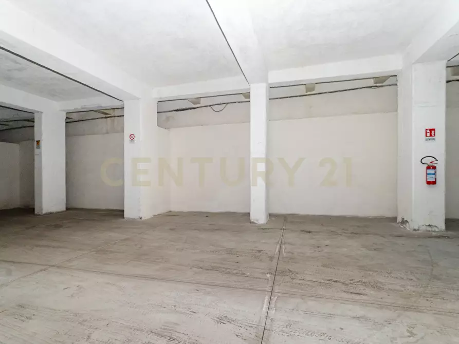 Immagine 29 di Garage in vendita  in Viale Artale Alagona 27 a Catania