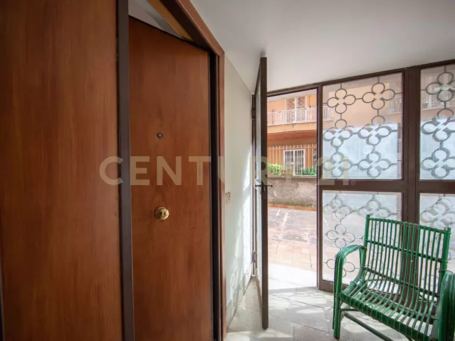 Immagine 29 di Bilocale in vendita  in Via Aurelia 301 a Roma