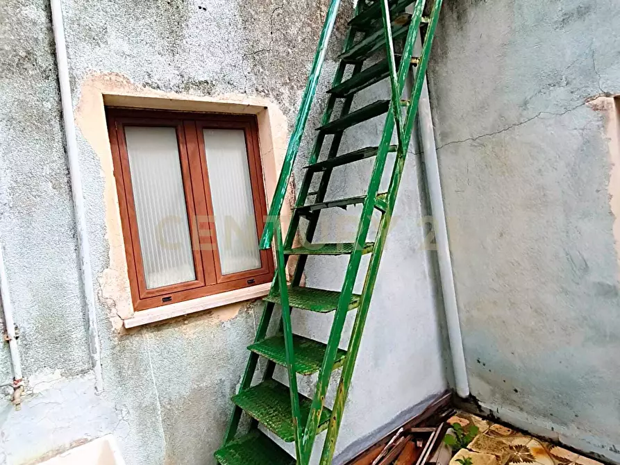 Immagine 13 di Palazzo in vendita  in Via Rione Sofia 6 a Carini