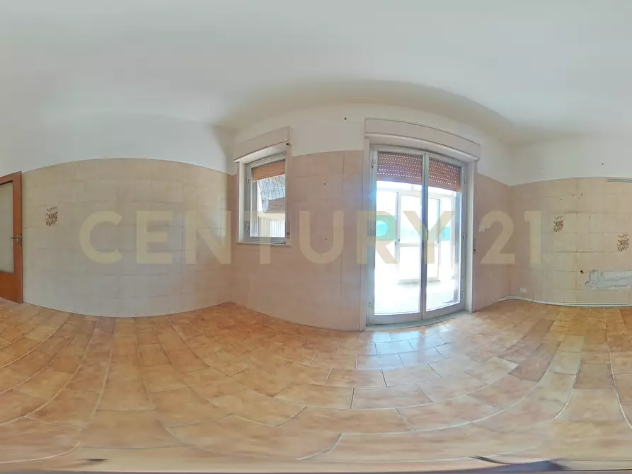 Immagine 45 di Quadrilocale in vendita  in Via Croce 72 a Aci Catena