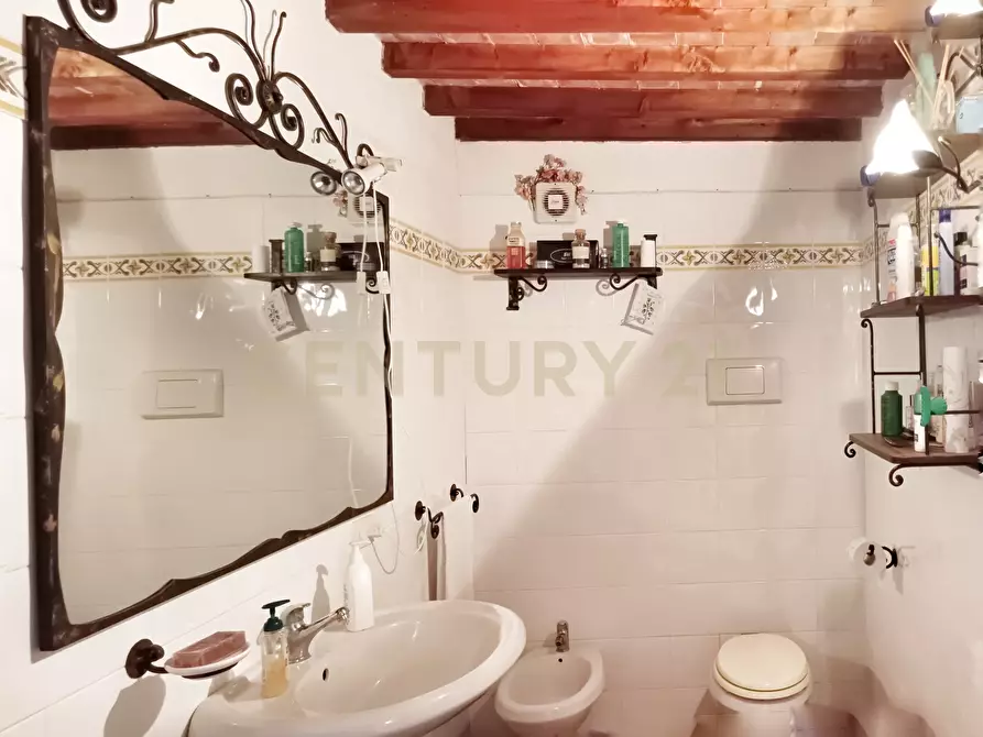 Immagine 22 di Bilocale in vendita  in Via della Penna 16 a Castel Del Piano