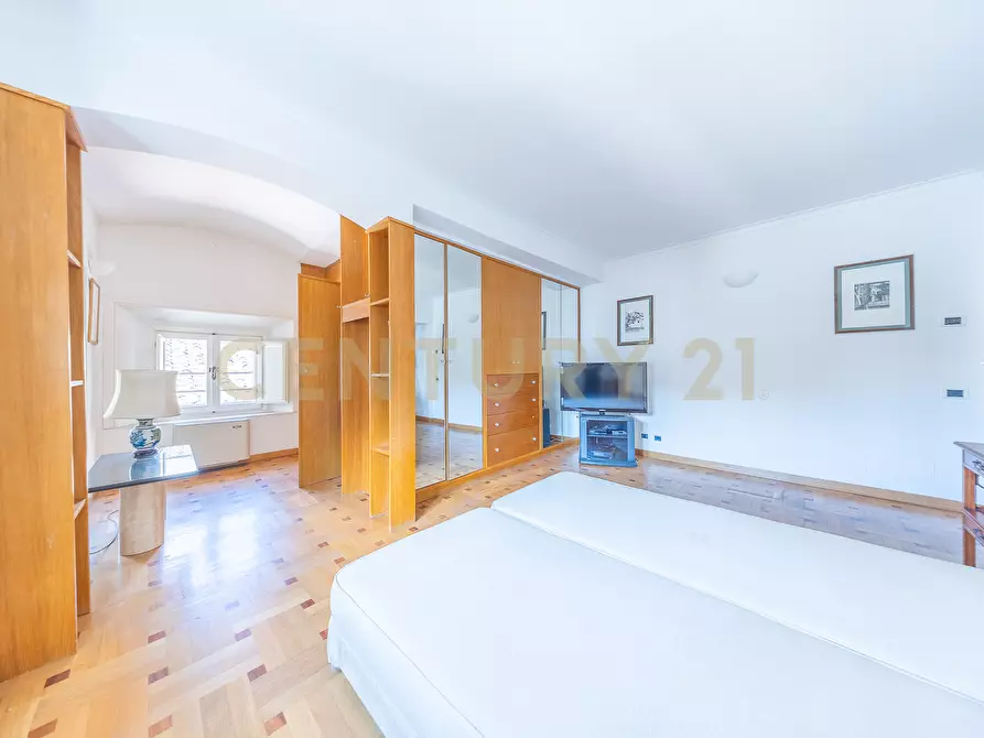 Immagine 58 di Pentalocale in vendita  in Via della Croce 71 a Roma