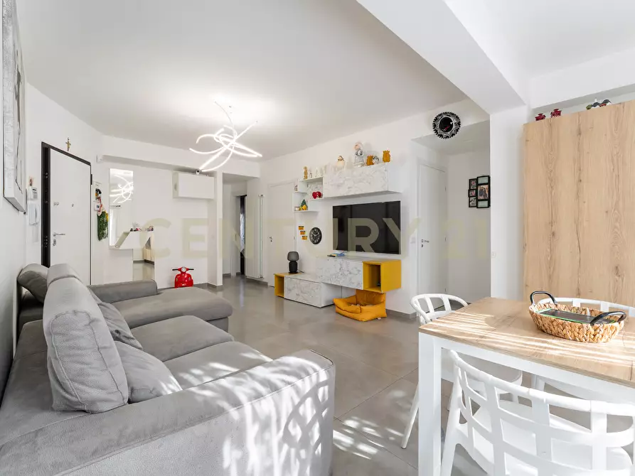 Immagine 12 di Quadrilocale in vendita  in Vicolo  Aurora 8 a Tremestieri Etneo