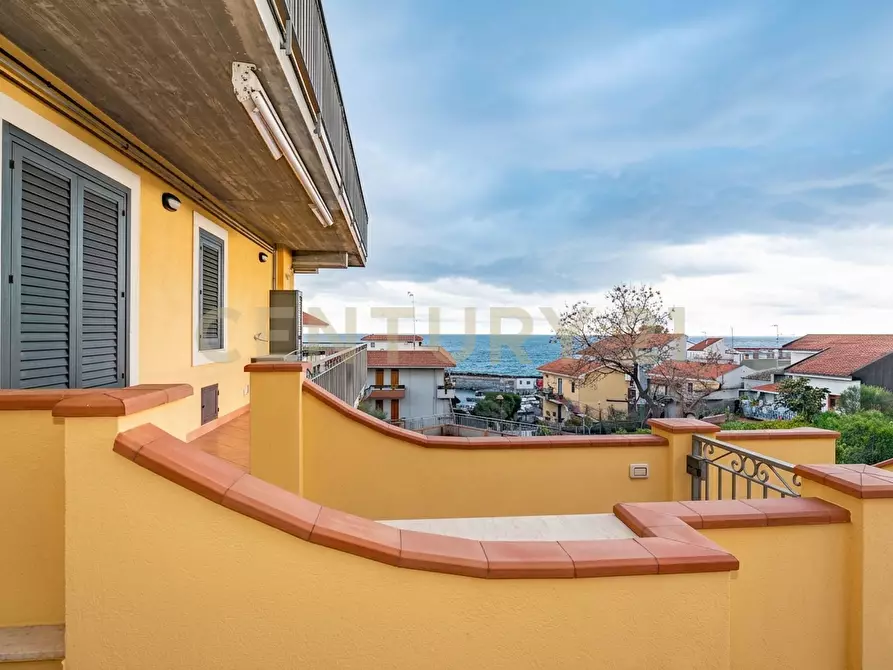 Immagine 1 di Appartamento in vendita  in Via del Mare 8 a Acireale