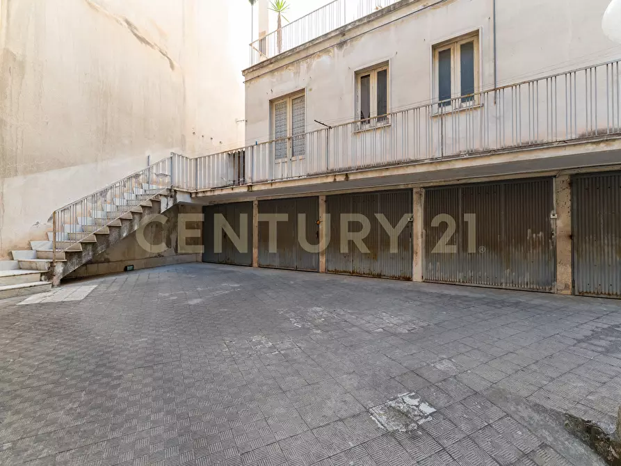 Immagine 49 di Pentalocale in vendita  in Via Redentore 15 a Catania