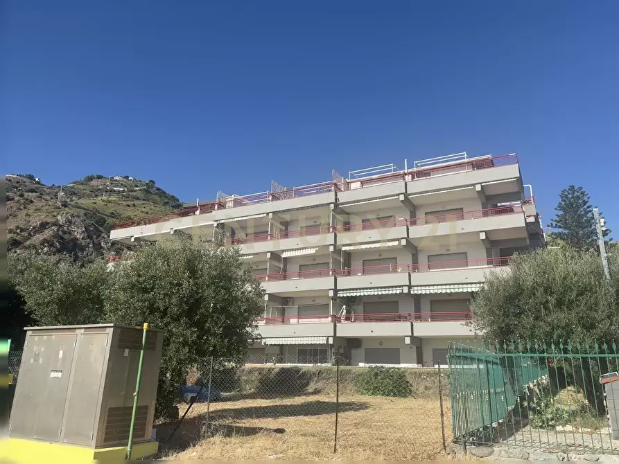 Immagine 4 di Attico in vendita  in Via dei Normanni 2 a Sant'alessio Siculo