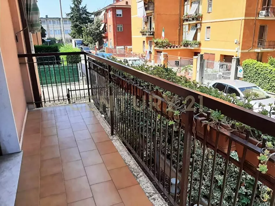 Immagine 15 di Porzione di casa in affitto  in Via Giacomo Favretto a Verona