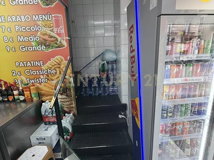 Immagine 9 di Attività commerciale in vendita  in Via Vittorio Emanuele II 218 a Catania