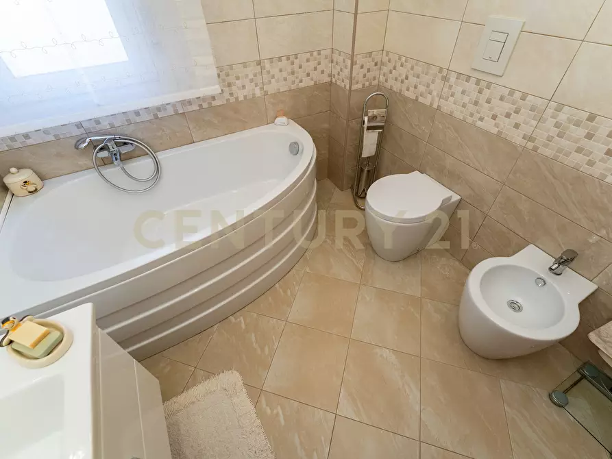 Immagine 34 di Trilocale in vendita  in Via Riccardo Wagner 50 a Acireale